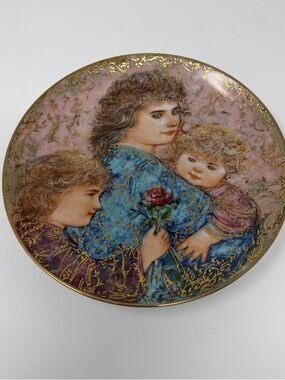 Edna Hibel Mothers Day Plate 1990